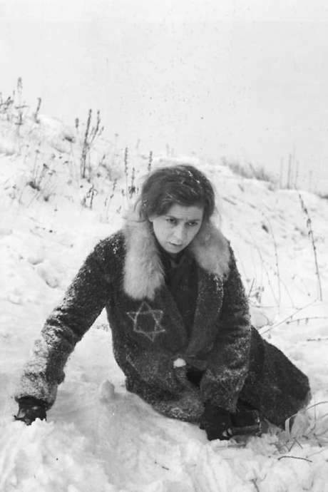 Przy torze kolejowym